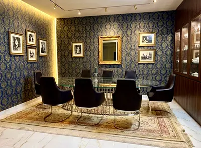 Visionnaire Cavalli Italy Glass-top dining set with 8  Geniune leather chairs - excellent condition