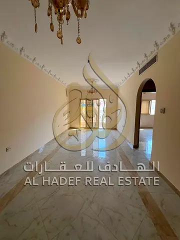 شقة غرفة وصالة للإيجار السنوي في الجرف 2 بعجمان – حمامان، بلكونة، تكييف مركزي وصيانة مجانية، خلف اتصالات وقريبة من المحكمة وجامعة عجمان