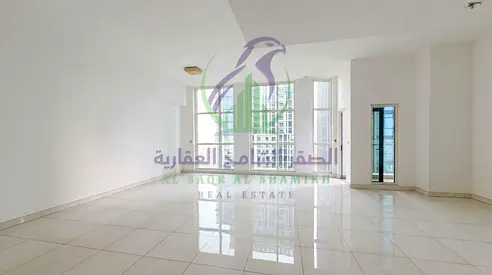 شقة ثلاث غرف وصالة للإيجار السنوي في النهدة الشارقة إطلالة بانورامية صالة واسعة بلكون كبير غرفة خادمة ماستر موقفان مسبح وجيم