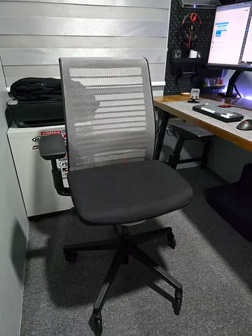 Steel case think v2 office chair