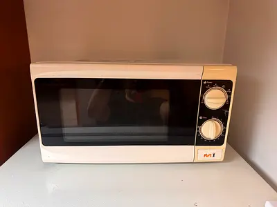 Used countertop microwave oven - clean working condition