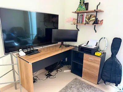 Corner table+shelf 300dhs