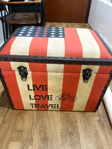 Vintage-style American Flag Storage Trunk / Coffee Table