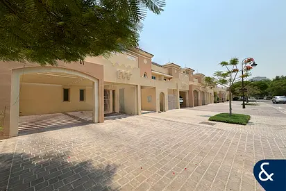 Exclusive | Vacant | 4 Bedroom | Rare TH1