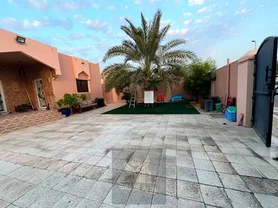 للايجار السنوي في الحزانة فيلا مفروشة 3 غرف نوم منها غرفة ماستر مع أستور وحوش كبير وغرفة طعام السعر النهائي 95000 درهم 4 أو 6 دفعات التأمين 5000 كاش أ