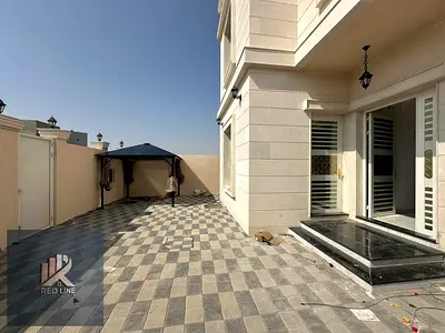 فيلا فاخرة للبيع في الزاهية عجمان، 4 غرف نوم، مفروشة بالكامل، طاقة شمسية، أرض سكنية واستثمارية، مساحة 3140 قدم²، السعر 1.65 مليون درهم.