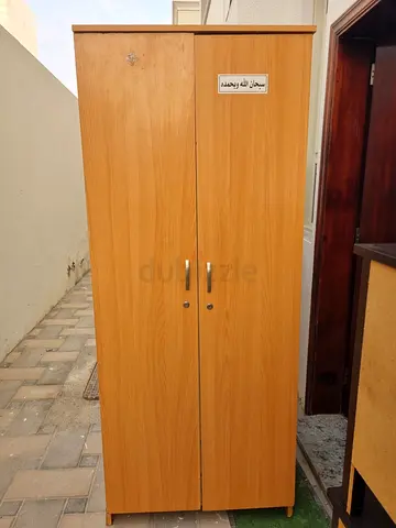 Two-door wooden wardrobe / armoire in good condition ( 80×50×195cm