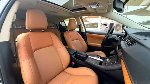 صورة 7 لـ 2019 Lexus CT-SERIES