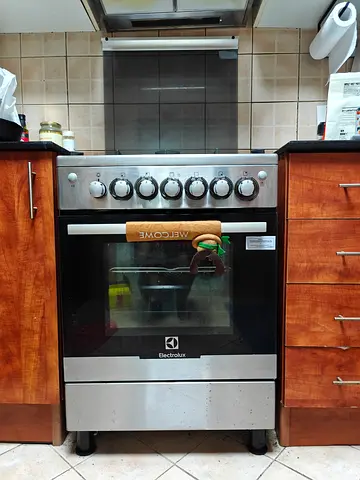 Electrolux freestanding gas cooker with oven — good working condition