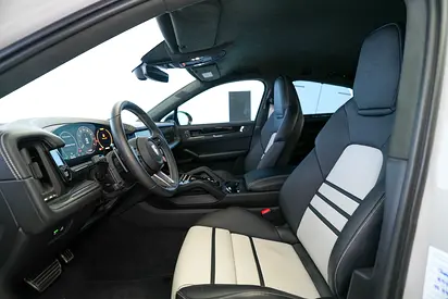 2025 Porsche CAYENNE thumbnail 13