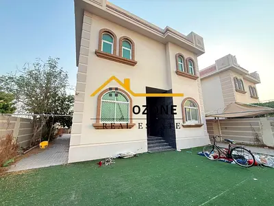 4 bedroom like brand new spacious unit