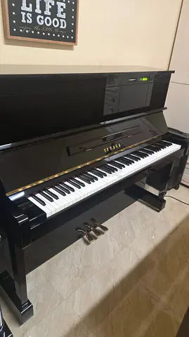 Yamaha Sx100RB1 Japan made piano with Disclavior self palying system. As good as new with bench.