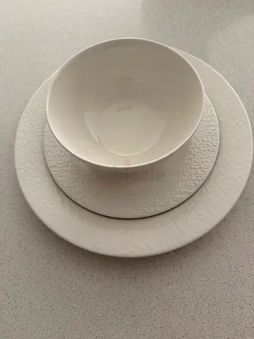New Bone China 6 Dining Set plus big bowl - Home Centre - Excellent condition