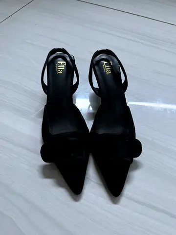 Ella black small heels / pumps