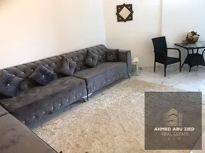 إقامة فندقية ورفاهية متكاملة بشارع المينا الحيوي في أبراج الواحة (Oasis Towers) – شقة غرفة وصالة مفروشة بالكامل بأثاث أنيق ونظيف جداً + موقف سيارات خا