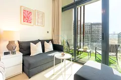 Homely Studio with Furnished Balcony Facing the Community, 15-Minute Drive to Dubai Mall, Azizi Rivi