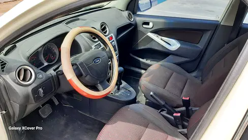 2011 FORD FIGO 照片 9