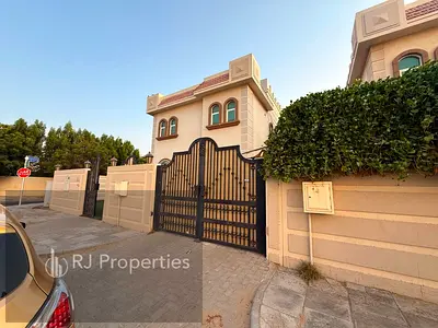 Hot OFFER LUXURY 4BEDROOM VILLA WITH Maid room Majlis waderobe MasterBed parking only jest 110k
