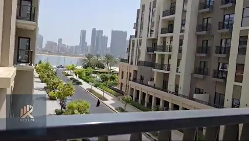 شقه مميزه للبيع بجزيره مريم 3 غرف وصاله وبها إطلالتين مفتوحه
