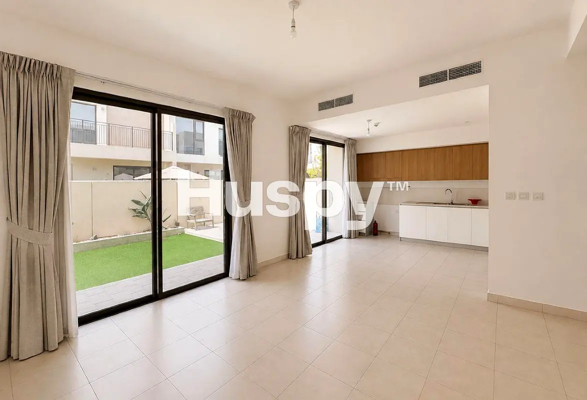 Landscaped | Corner Unit | Close to Amenities