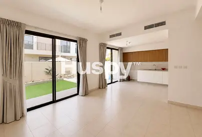 Landscaped | Corner Unit | Close to Amenities