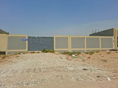 9000 الف قدم ارض مسورة لليجار الصناعية الصجعة