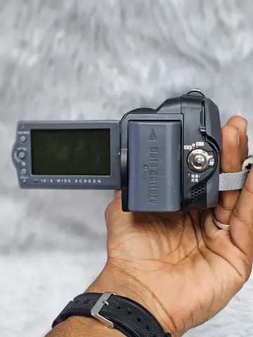 Victor GR-D853 is a vintage digital video camera