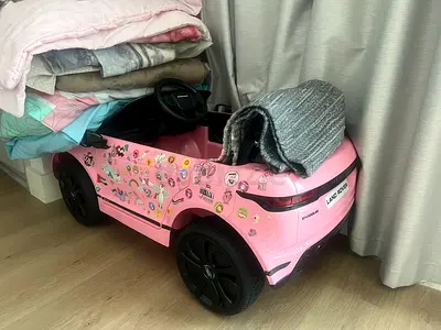 Pink Ride-On Electric Toy Car (kids) - Land Rover Style