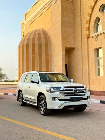 Pristine Toyota Land Cruiser VXR 2018 | GCC Specs | Full Service History