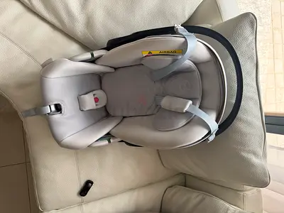Cybex cloud t i-size platinum white colour infant car seat - great condition