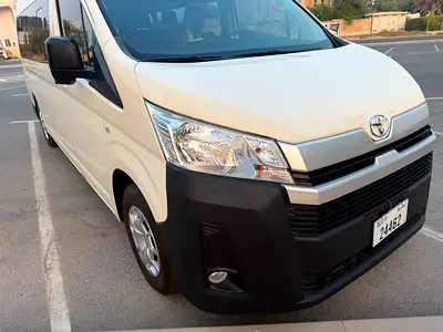 2025 Toyota HIACE — фото 9