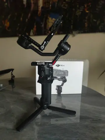 DJI RS 4 handheld gimbal stabilizer in flawless condition.