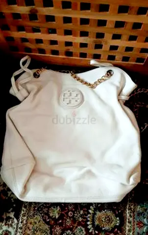 Cream Leather Tote Bag with Chain Strap. Tory Burch. New. Never Worn. AED. 790 Only.