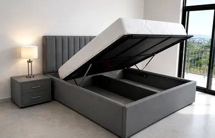 Modren design new King size hydrolic storage bed Available