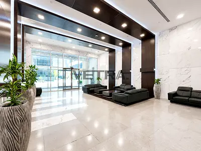 Prime location | 3 parkings | Commercial Office