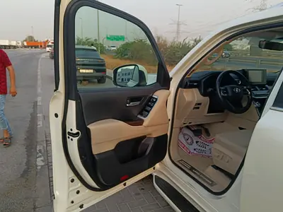2025 Toyota LAND CRUISER — миниатюра 6