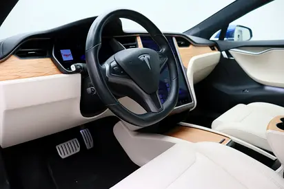2020 Tesla MODEL S — фото 12