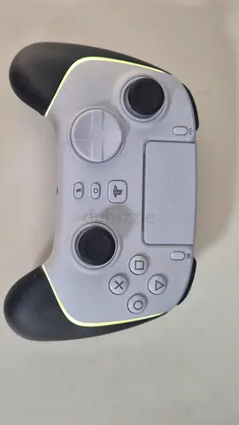 White razer PS5 Controller — good condition