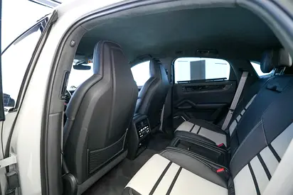 2025 Porsche CAYENNE thumbnail 15