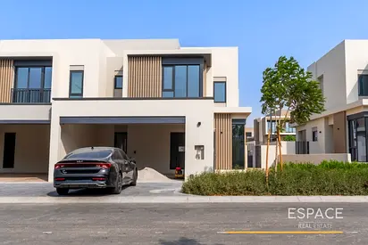 Corner Unit | Next to Park | 4BR Townhouse