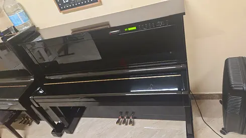 Yamaha Sx100RB1 Japan made piano with Disclavior self palying system. As good as new with bench.