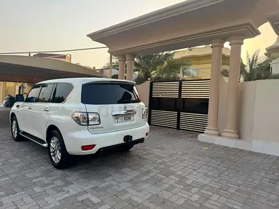 Nissan Patrol SE 2013 SE V8 GCC Top option sunroof Excellent Condition