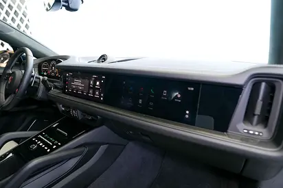 2025 Porsche CAYENNE thumbnail 18