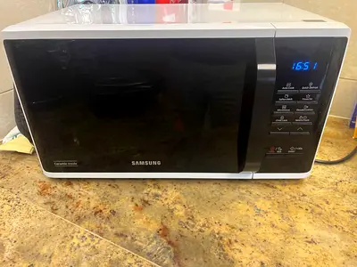 Samsung Microwave Oven with Ceramic Enamel Interior