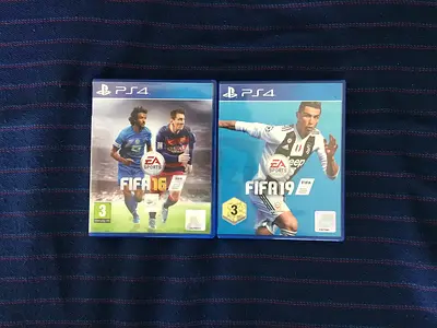 2 FIFA GAMES (PS4)