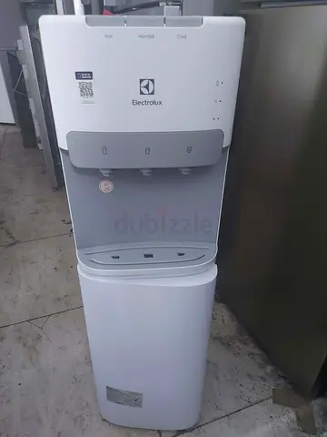 Bottem loud water dispencer