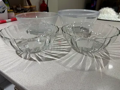 Set of 4 Clear Glass Serving Bowls (Various Sizes) - Excellent Condition