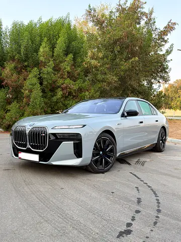 BMW i7 M70 xDrive (659 HP) 6 Years Free Service - 5 Years Warranty - Free insurance - Window tint