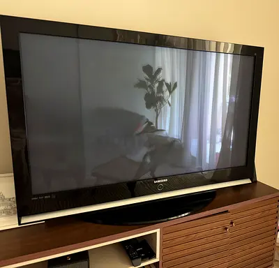 Selling Samsung 50-inch TV HD