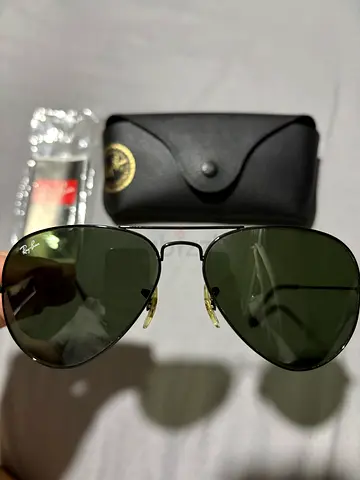 Ray-Ban Aviator Sunglasses with Case - Green Lenses